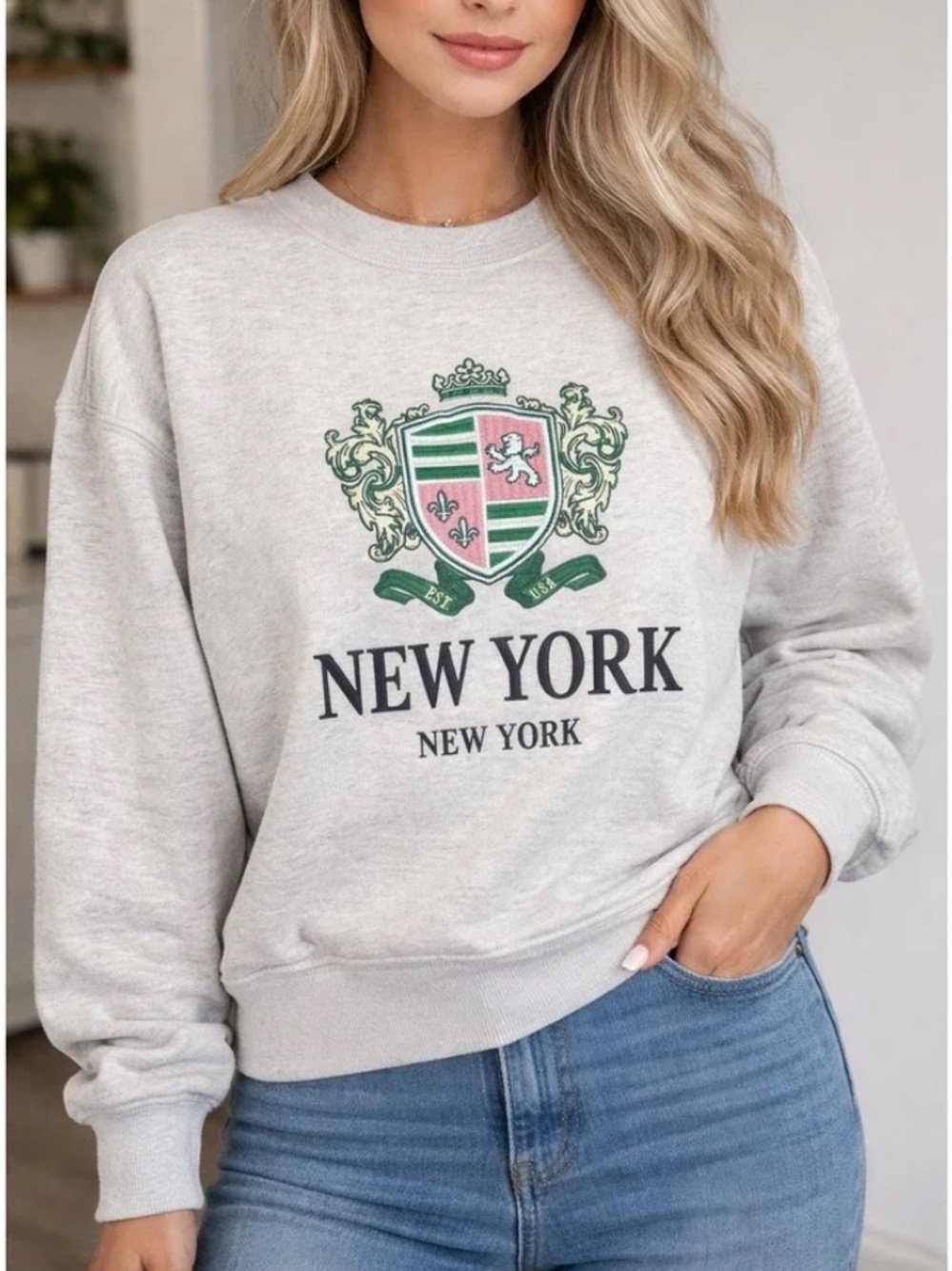 Abercrombie & Fitch Sweatshirt Womens
Grey New York Embroidered Crest Logo small